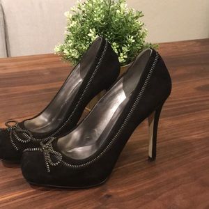 Guess black suede pumps.